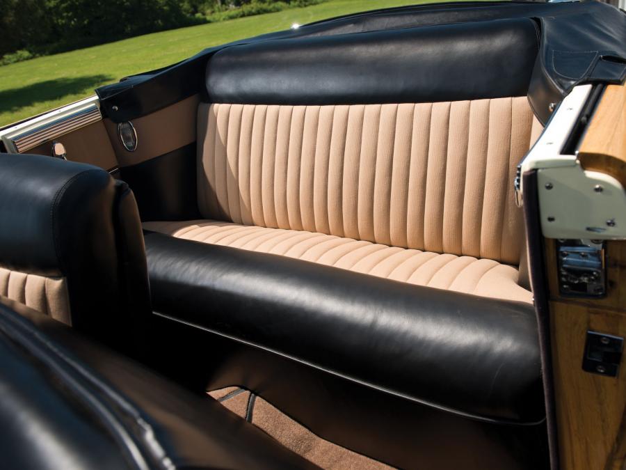 Интерьер Chrysler Town & Country Convertible 1948 года  (фото 45 из 53)